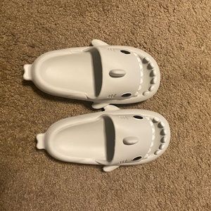 Womens 7-8 shark slides! UNWORN
